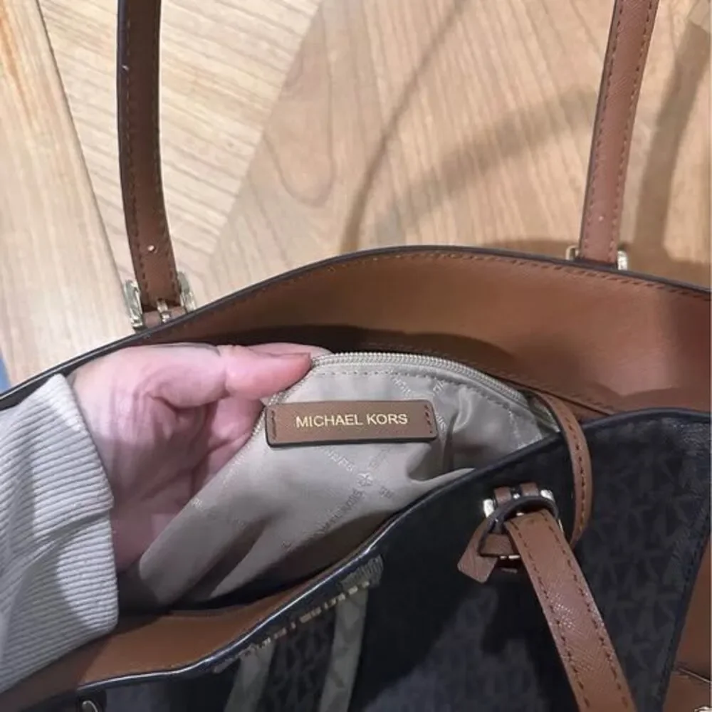 Michael Kors Jet Set Travel Large Tote Brown MK Signature with Luggage Trim
